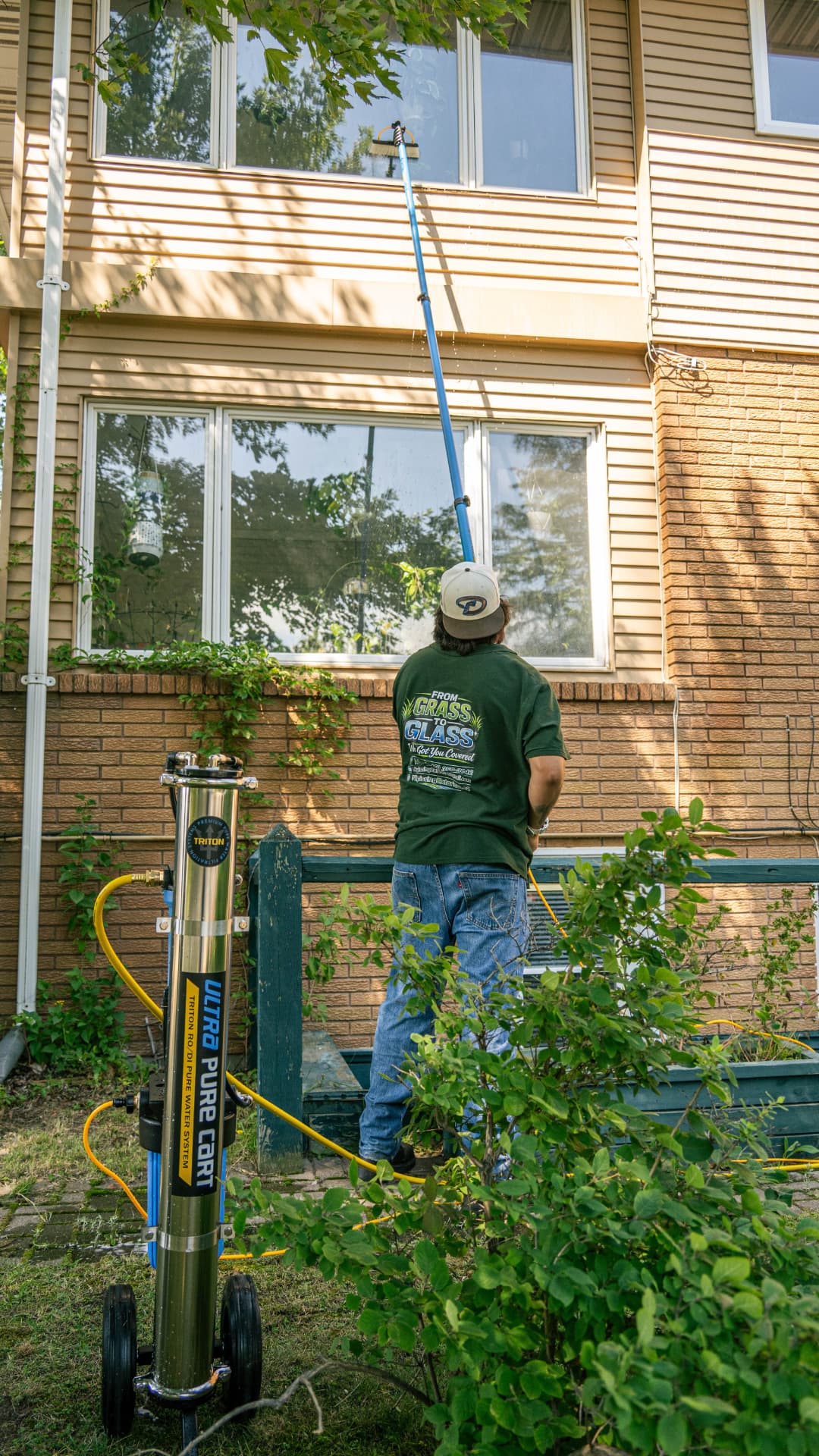 Pure-water reach — Deionized water poles for spot-free upper storeys